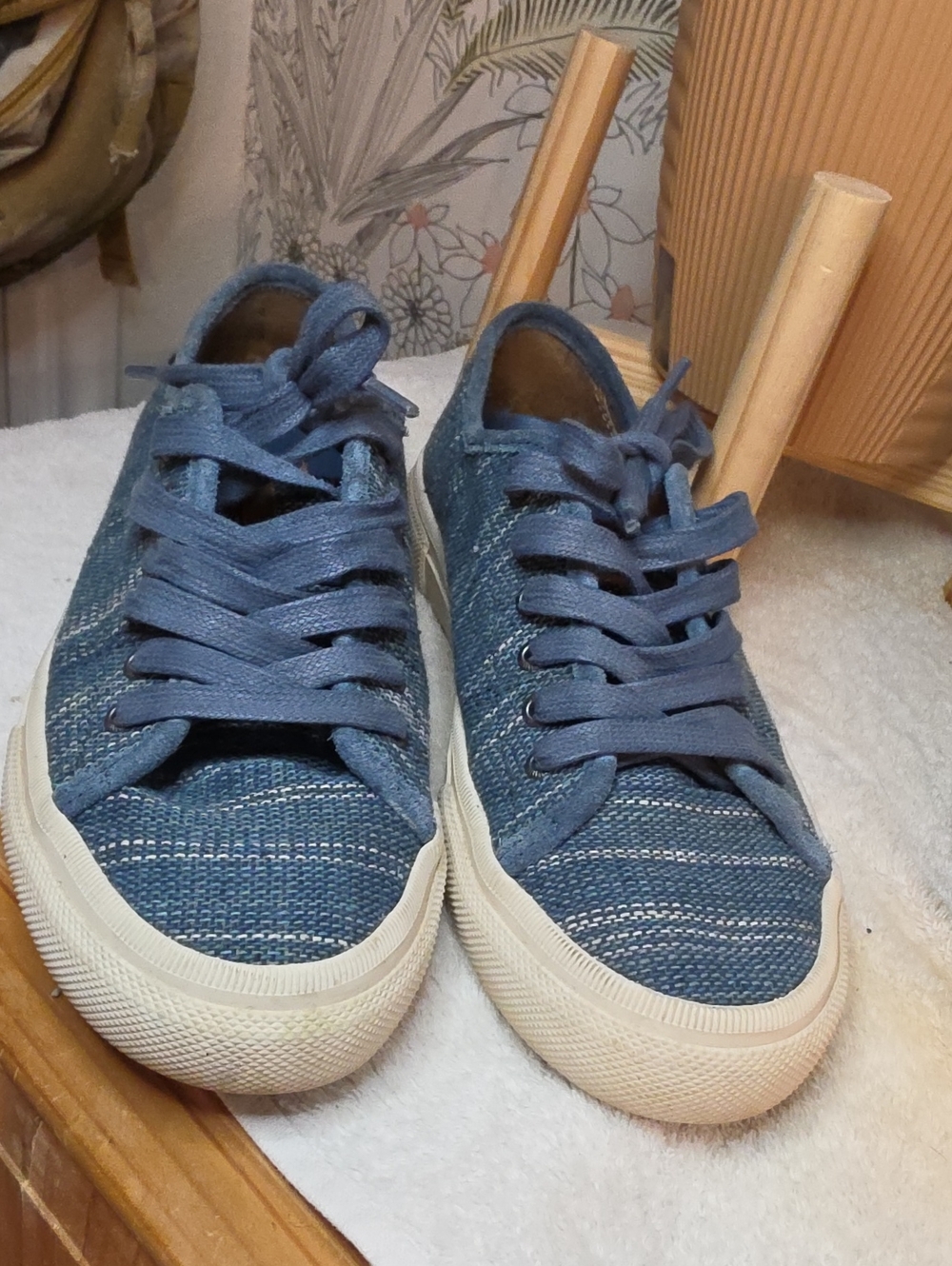 FRYE Blue Knit Lace-Up Casual Sneaker